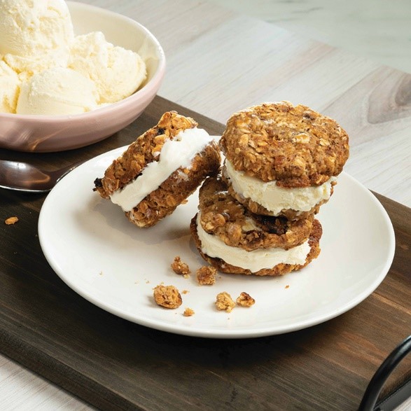 Nature Oat Bakes IsaCream sandwiches